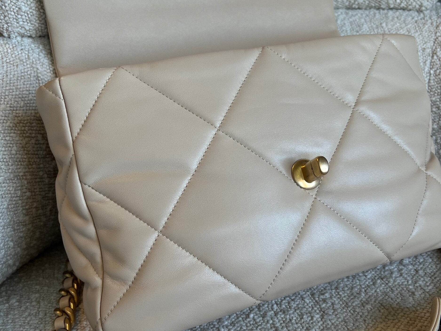 CHANEL Handbag 21B Beige Lambskin Quilted 19 Flap Medium/Large Mixed Hardware - Redeluxe