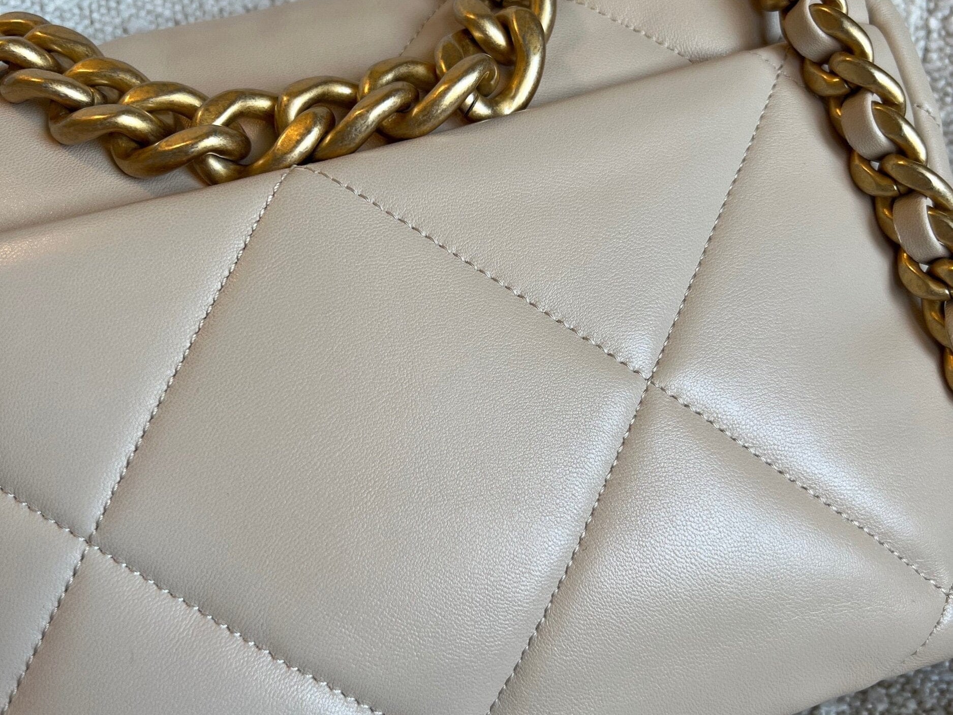 CHANEL Handbag 21B Beige Lambskin Quilted 19 Flap Medium/Large Mixed Hardware - Redeluxe