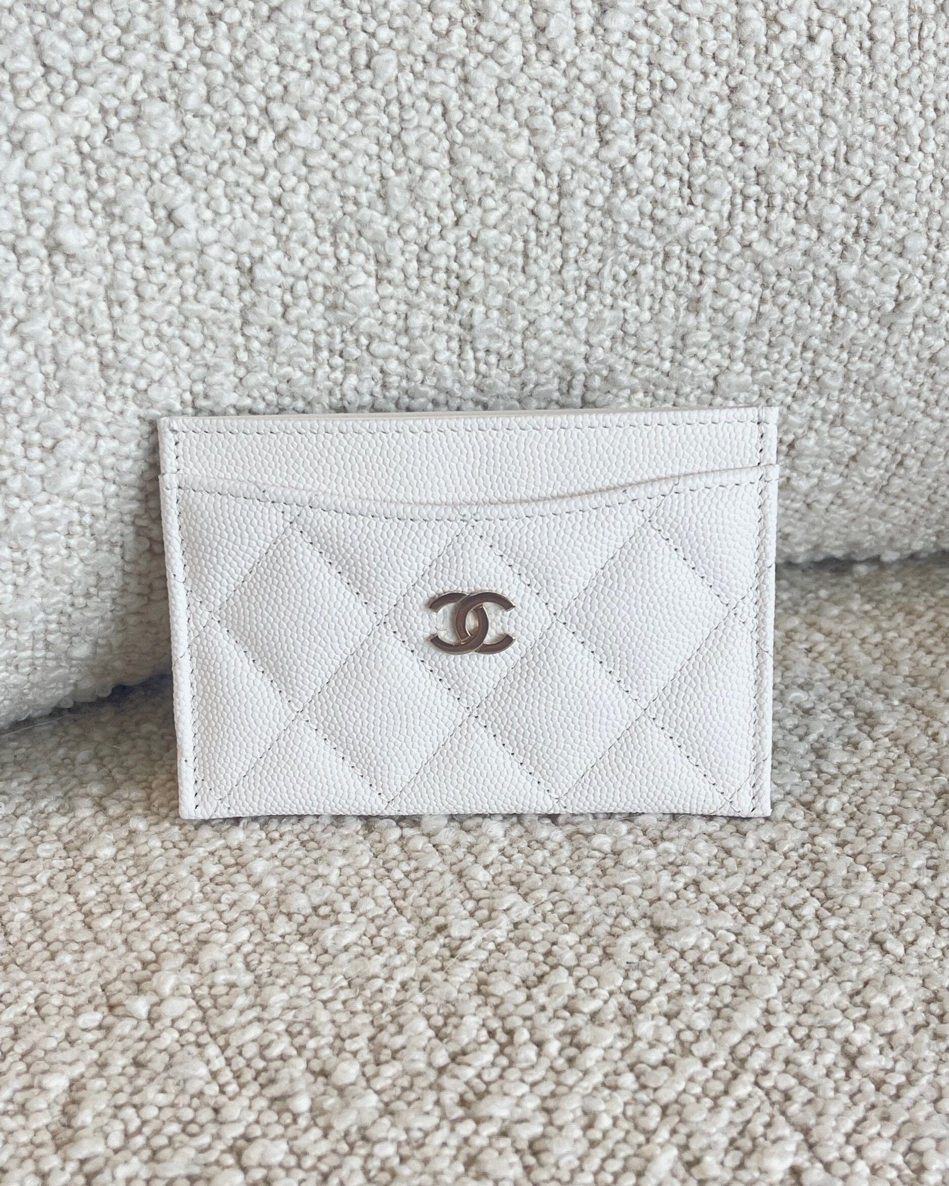 CHANEL Handbag 21B White Caviar Quilted Card Holder LGHW - Redeluxe