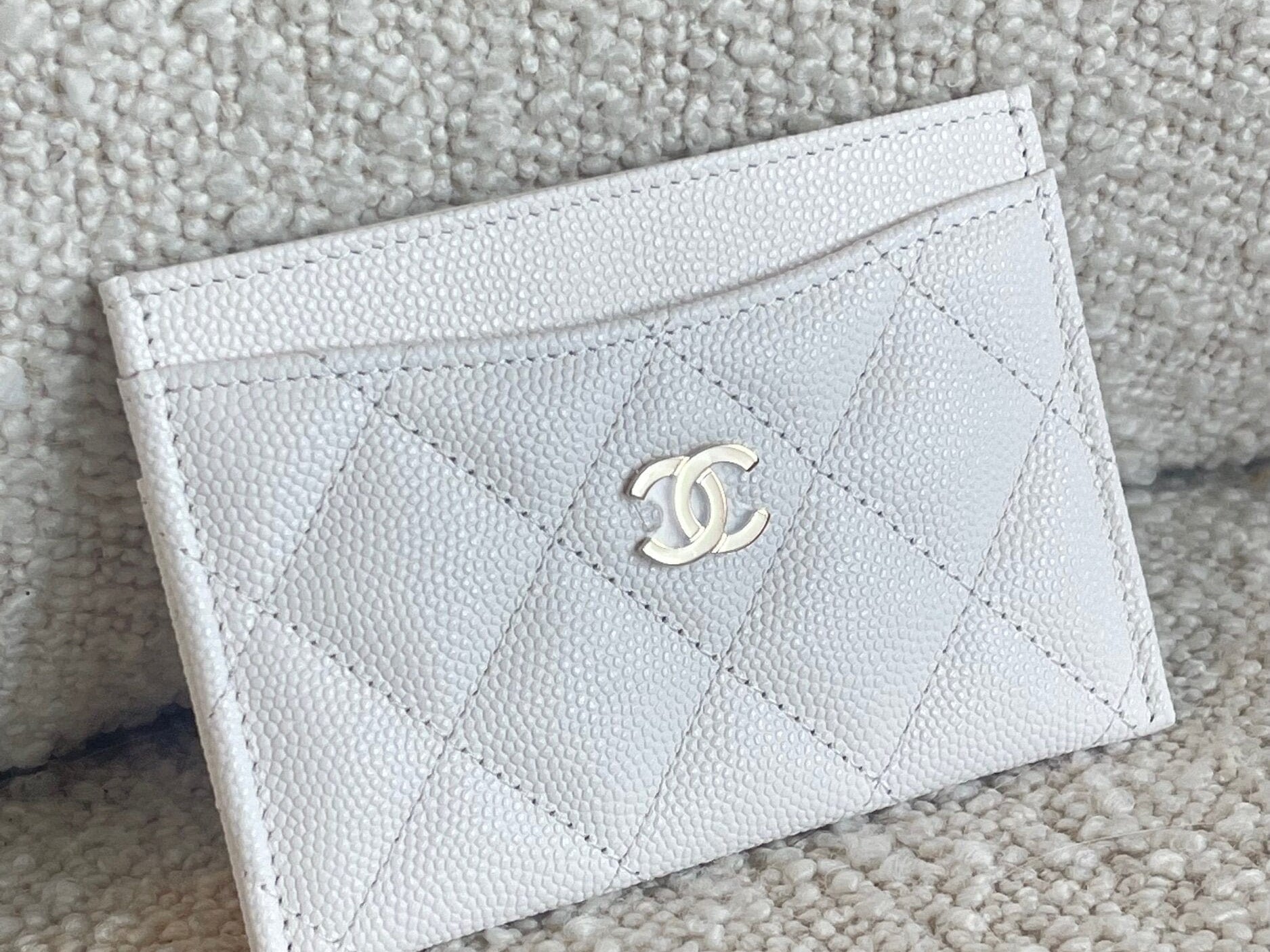 CHANEL Handbag 21B White Caviar Quilted Card Holder LGHW - Redeluxe