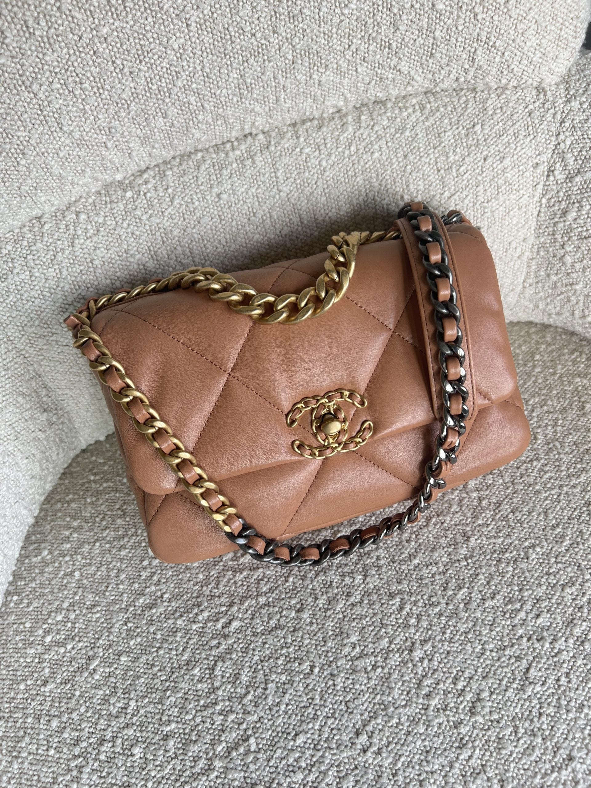 CHANEL 19 キャメル ディズヌフ ミディアム ウォレット 21K Chanel Caramel 19 Flap Small MHW – REDELUXE
