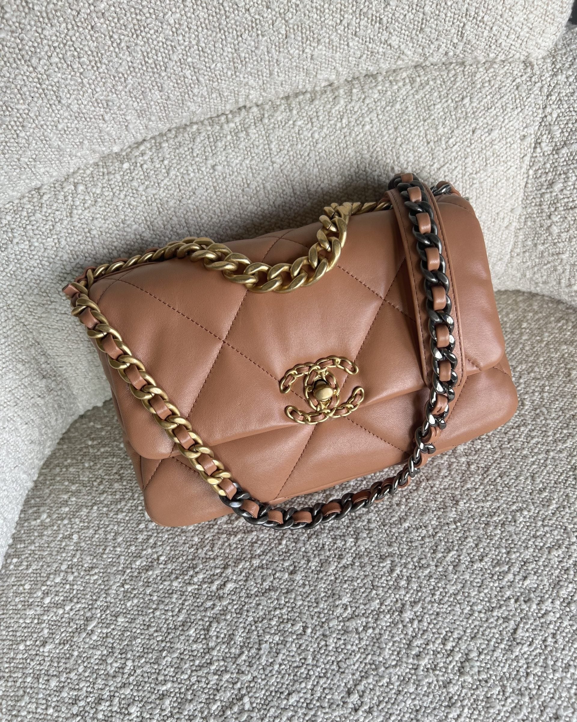 CHANEL Handbag 21K Chanel Caramel 19 Flap Small MHW - Redeluxe