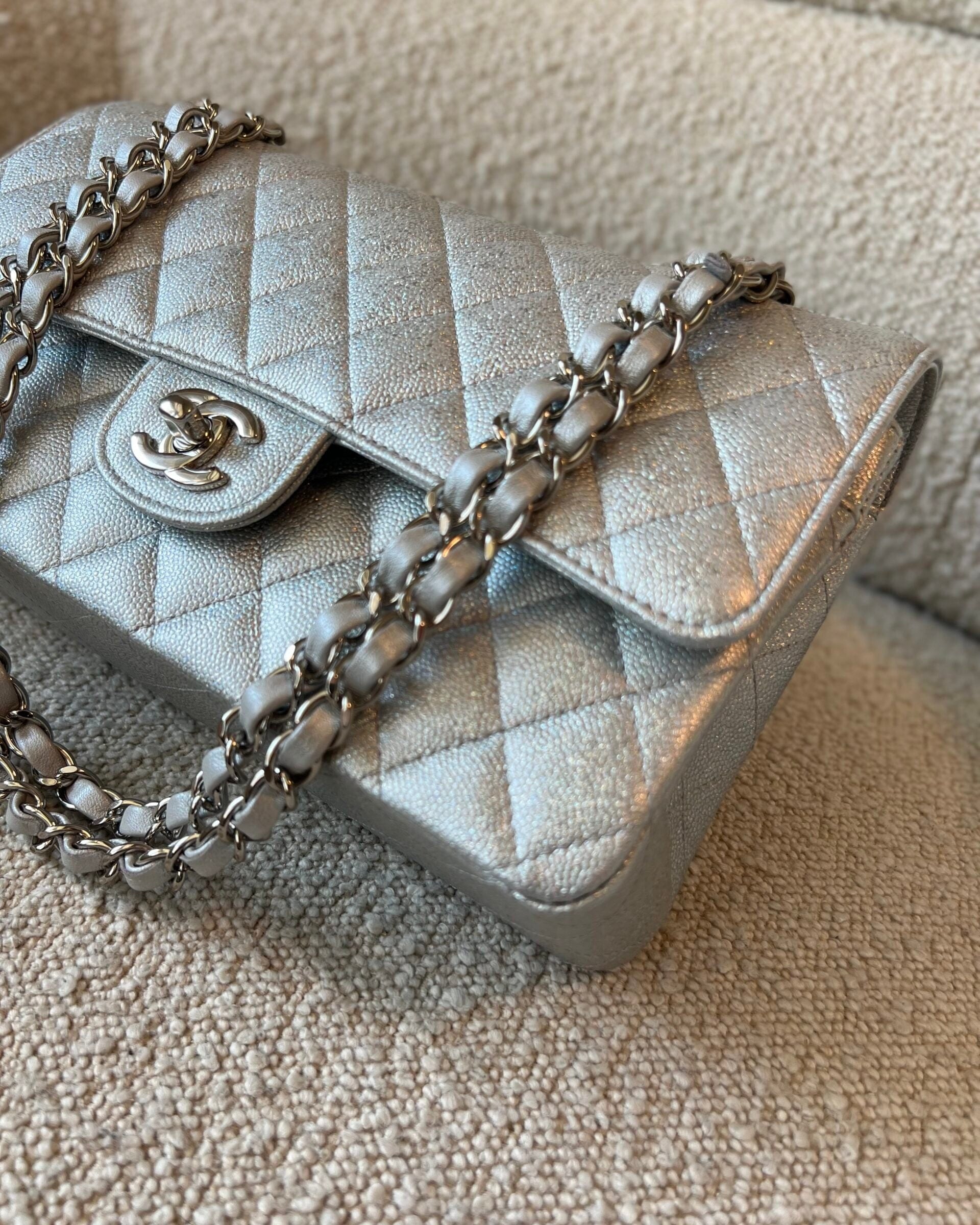 CHANEL Handbag 21K Silver Metallic Caviar Quilted Classic Double Flap Medium Silver Hardware - Redeluxe