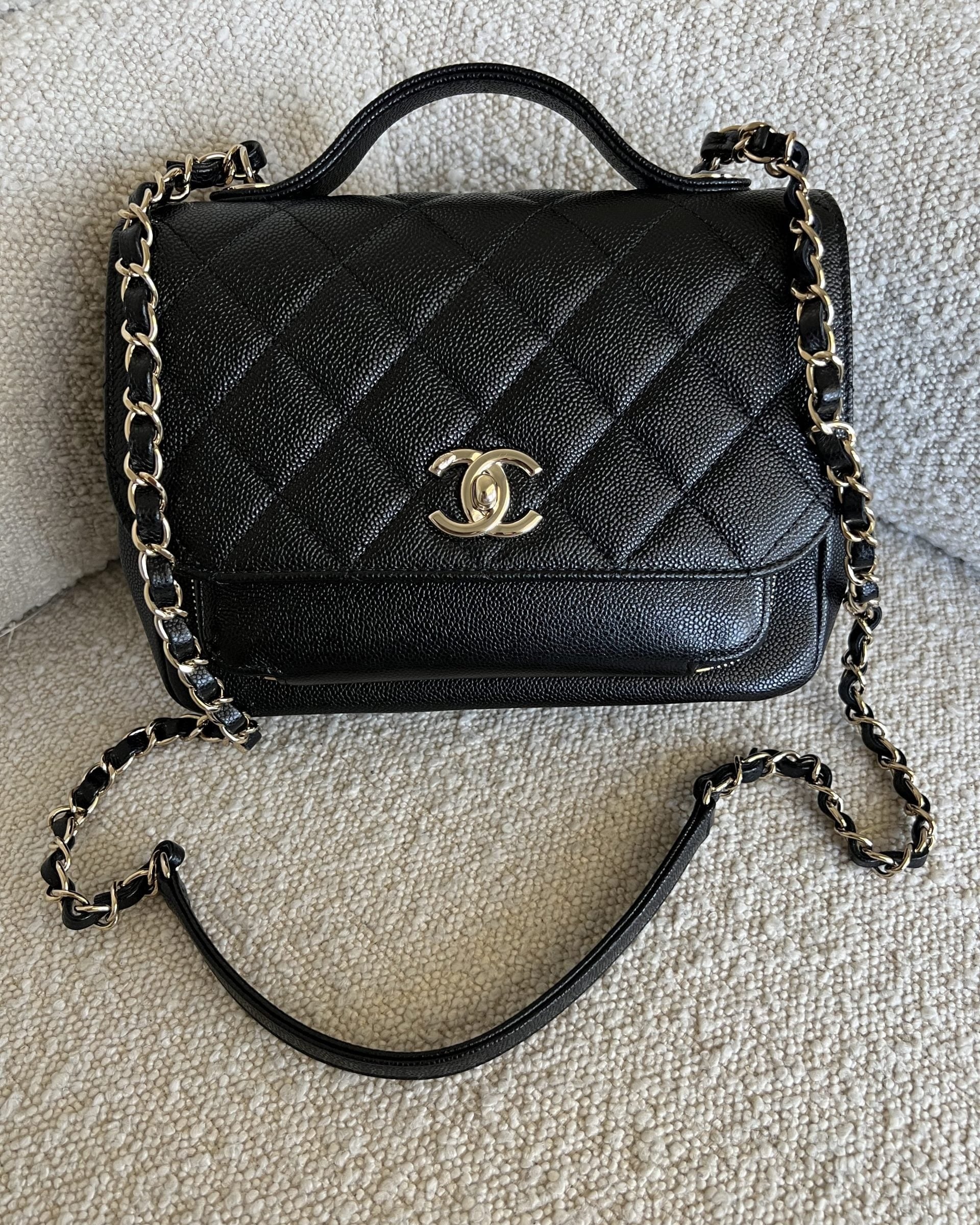 CHANEL Handbag 21P Black Caviar Quilted Medium Business Affinity LGHW - Redeluxe