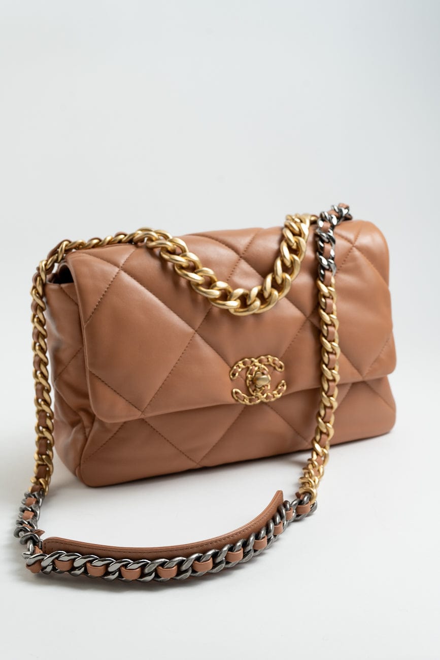 CHANEL ブラウン キルティングショルダーバッグ CHANEL ブラウン キルティング ショルダーバッグ - メルカリ