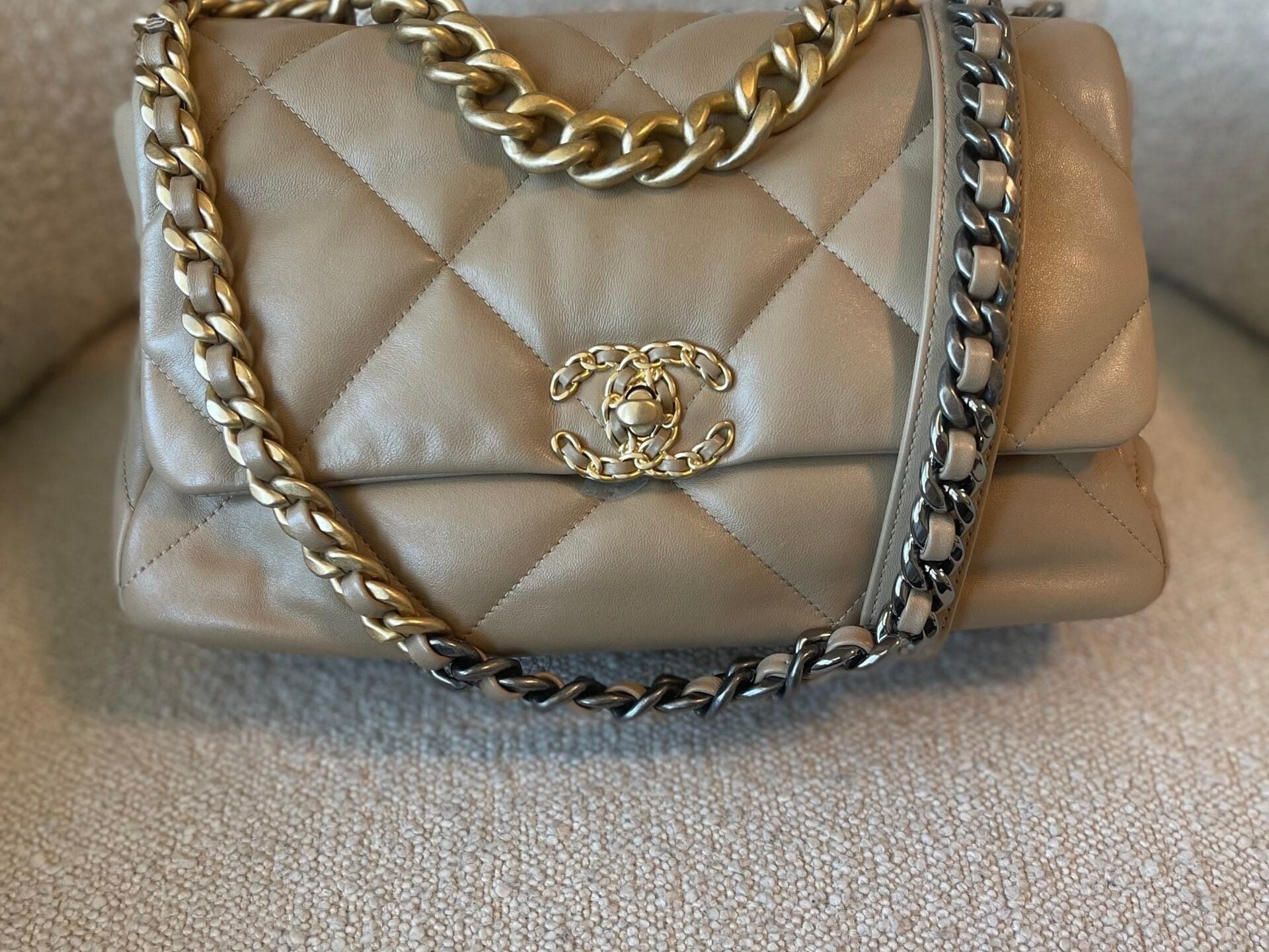 CHANEL Handbag 21S Large Beige/Gold Lambskin Quilted 19 Flap Mixed Hardware - Redeluxe