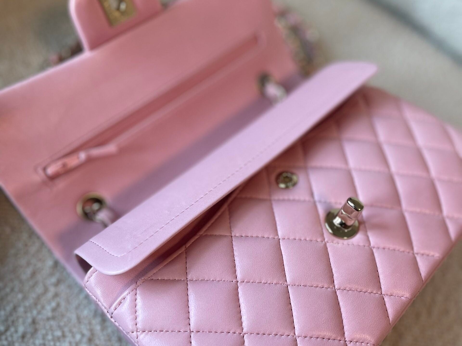 CHANEL Handbag 21S Light Pink Lambskin Quilted Classic Flap Small - Redeluxe