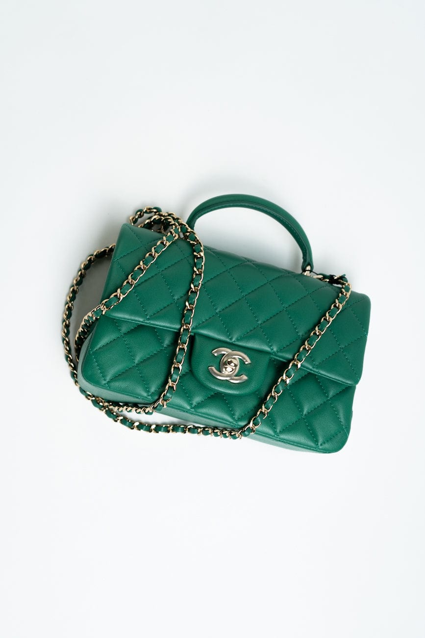 CHANEL メイクアップバッグ グリーン海外VIP限定品 Chanel Makeup VIP Vanity Bag Green · Whatnot: Shop, Sell, Connect