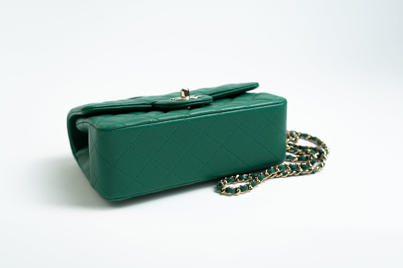 CHANEL Handbag 22A Emerald Green Lambskin Quilted Mini Top Handle LGHW - Redeluxe