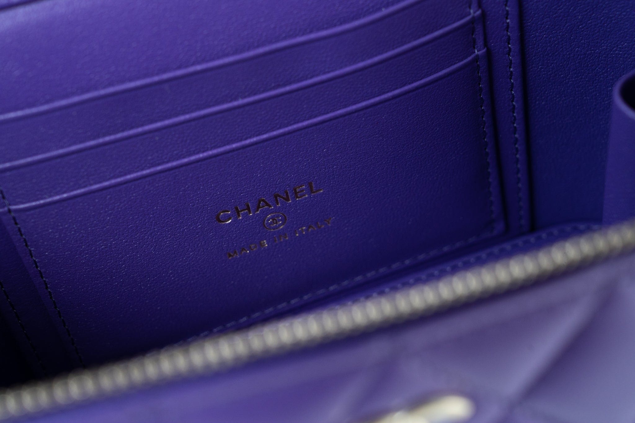 CHANEL Handbag 22A Purple Lambskin Quilted Vanity Case w/ Mirror Light Gold Hardware - Redeluxe