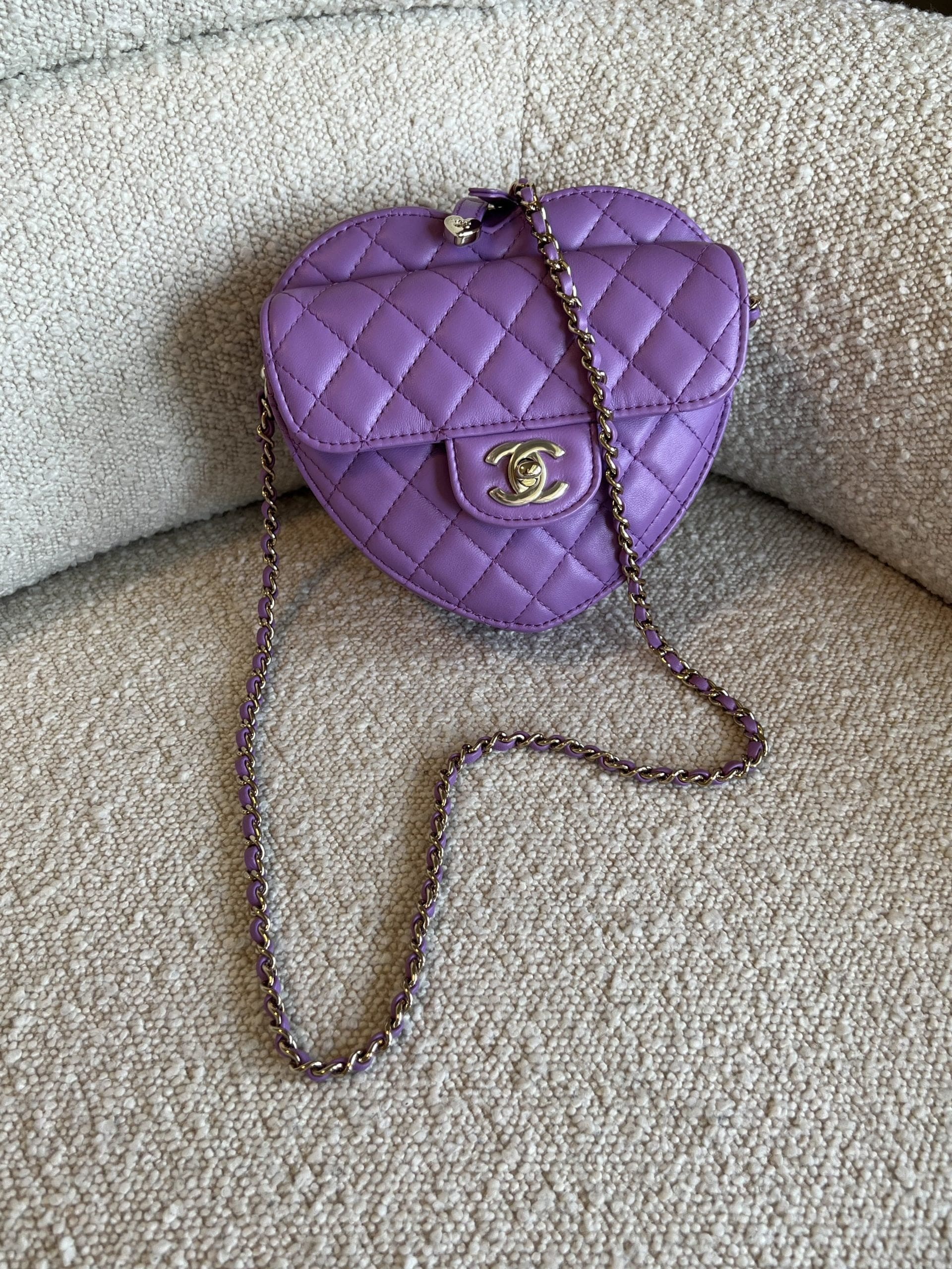 22C In Love Purple Lambskin Large Heart Bag LGHW – REDELUXE