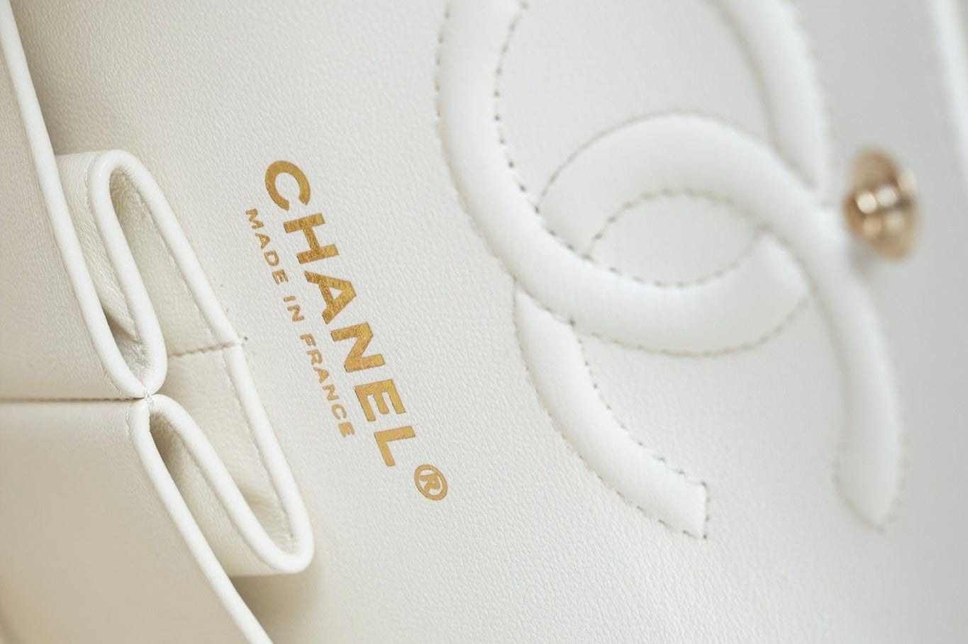 CHANEL Handbag 22C White Caviar Quilted Classic Flap Small Light Gold Hardware - Redeluxe