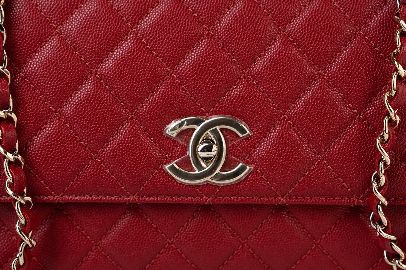 CHANEL Handbag 22K Red Caviar Quilted Coco Handle Medium (Old Small) Light Gold Hardware - Redeluxe