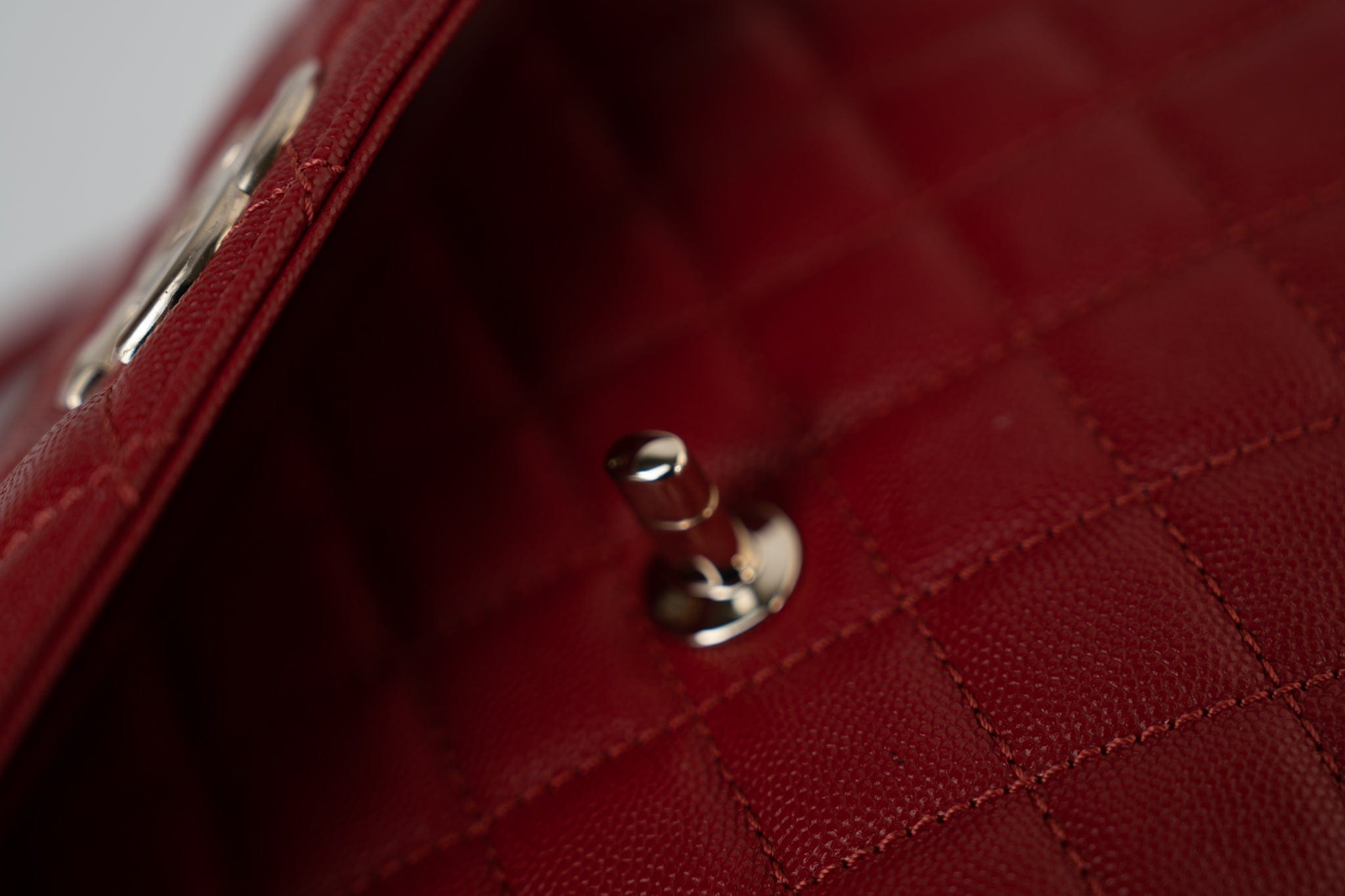 CHANEL Handbag 22K Red Caviar Quilted Coco Handle Medium (Old Small) Light Gold Hardware - Redeluxe
