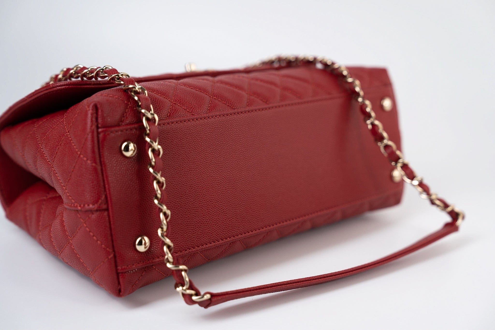 CHANEL Handbag 22K Red Caviar Quilted Coco Handle Medium (Old Small) Light Gold Hardware - Redeluxe