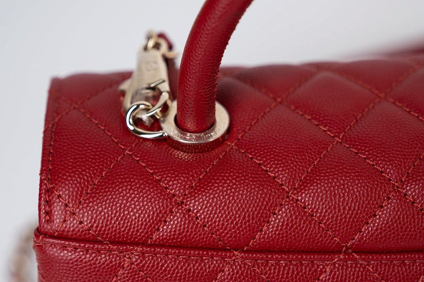 CHANEL Handbag 22K Red Caviar Quilted Coco Handle Medium (Old Small) Light Gold Hardware - Redeluxe