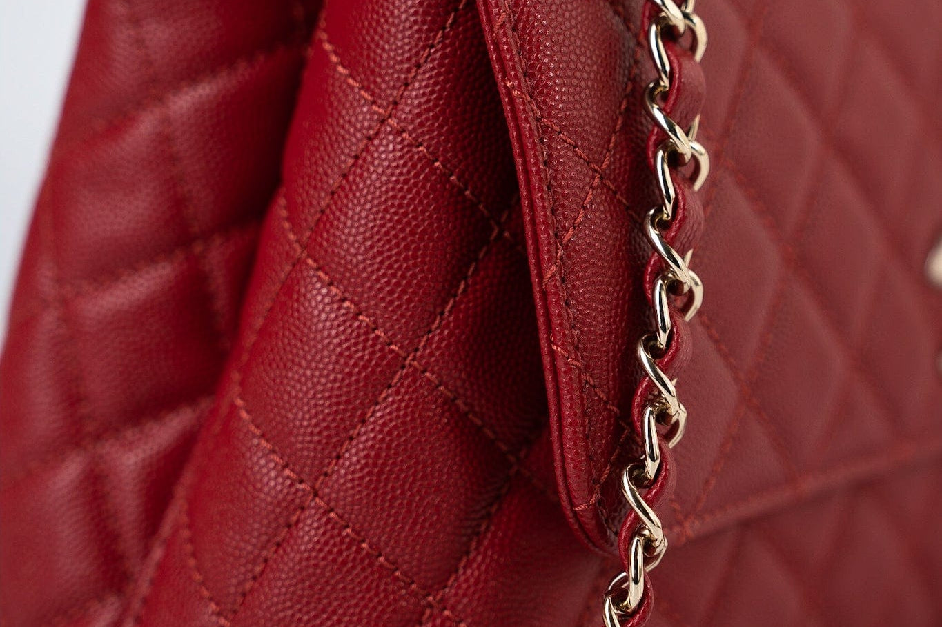 CHANEL Handbag 22K Red Caviar Quilted Coco Handle Medium (Old Small) Light Gold Hardware - Redeluxe