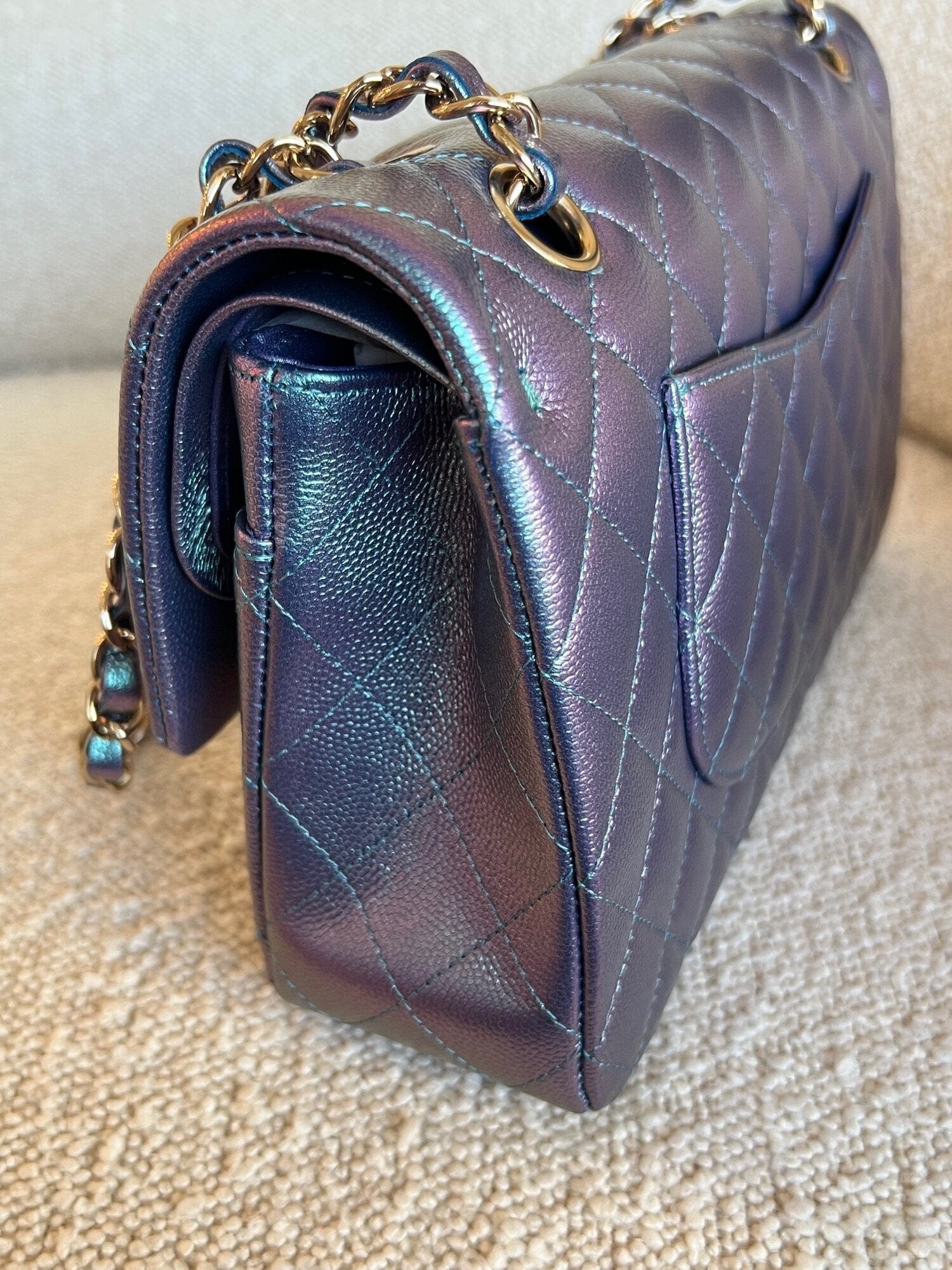 CHANEL 手袋　紫 NEW w/ receipt Rare 22P CHANEL Iridescent Purple Blue Caviar