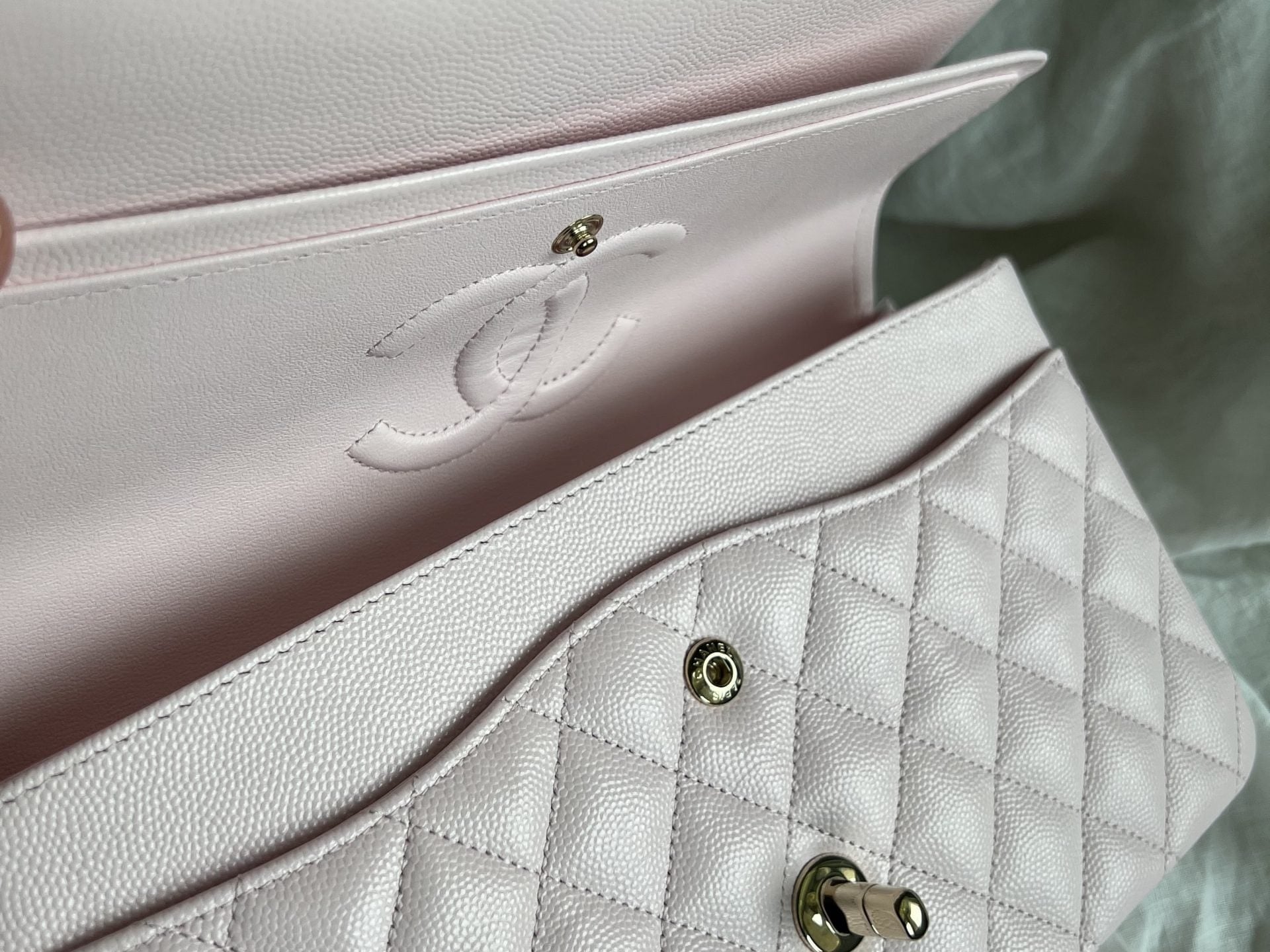 CHANEL Handbag 22P Light Pink Caviar Quilted Classic Flap Medium LGHW - Redeluxe