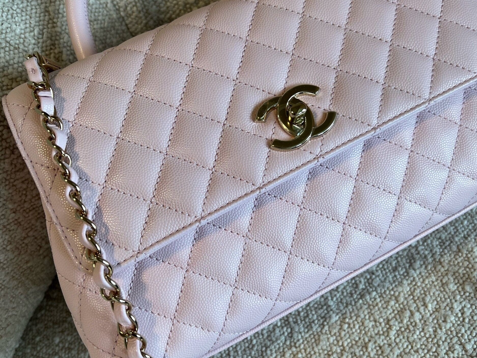 CHANEL Handbag 22P Light Pink Caviar Quilted Coco Handle Medium LGHW - Redeluxe