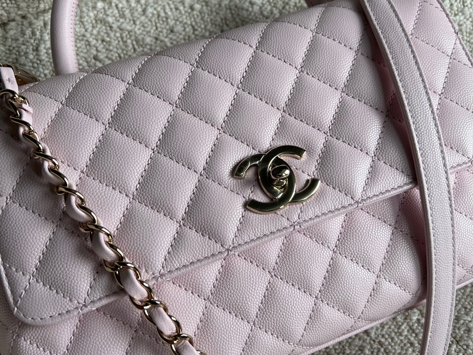 CHANEL Handbag 22P Light Pink Caviar Quilted Coco Handle Medium LGHW - Redeluxe