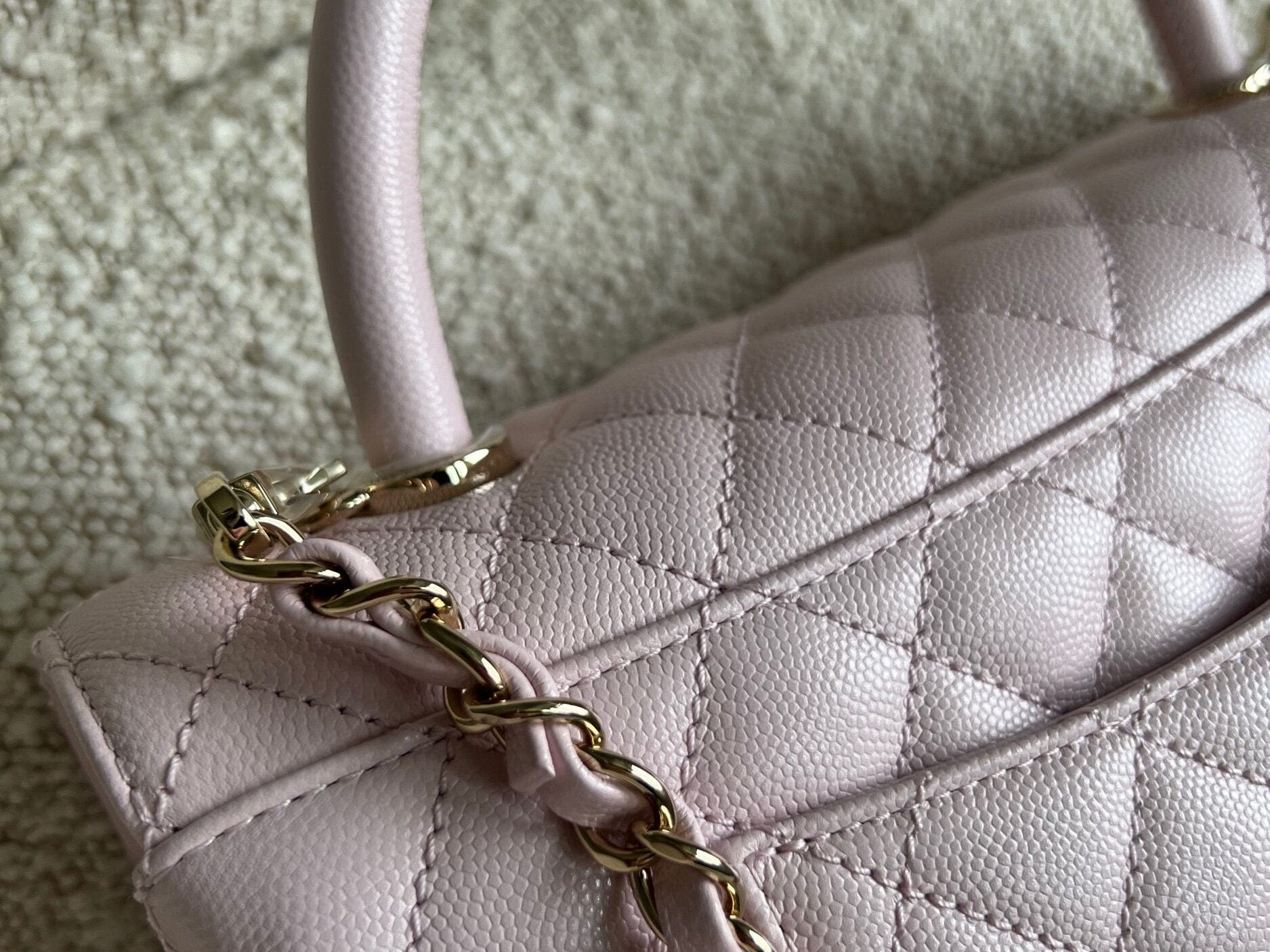 CHANEL Handbag 22P Light Pink Caviar Quilted Coco Handle Medium LGHW - Redeluxe