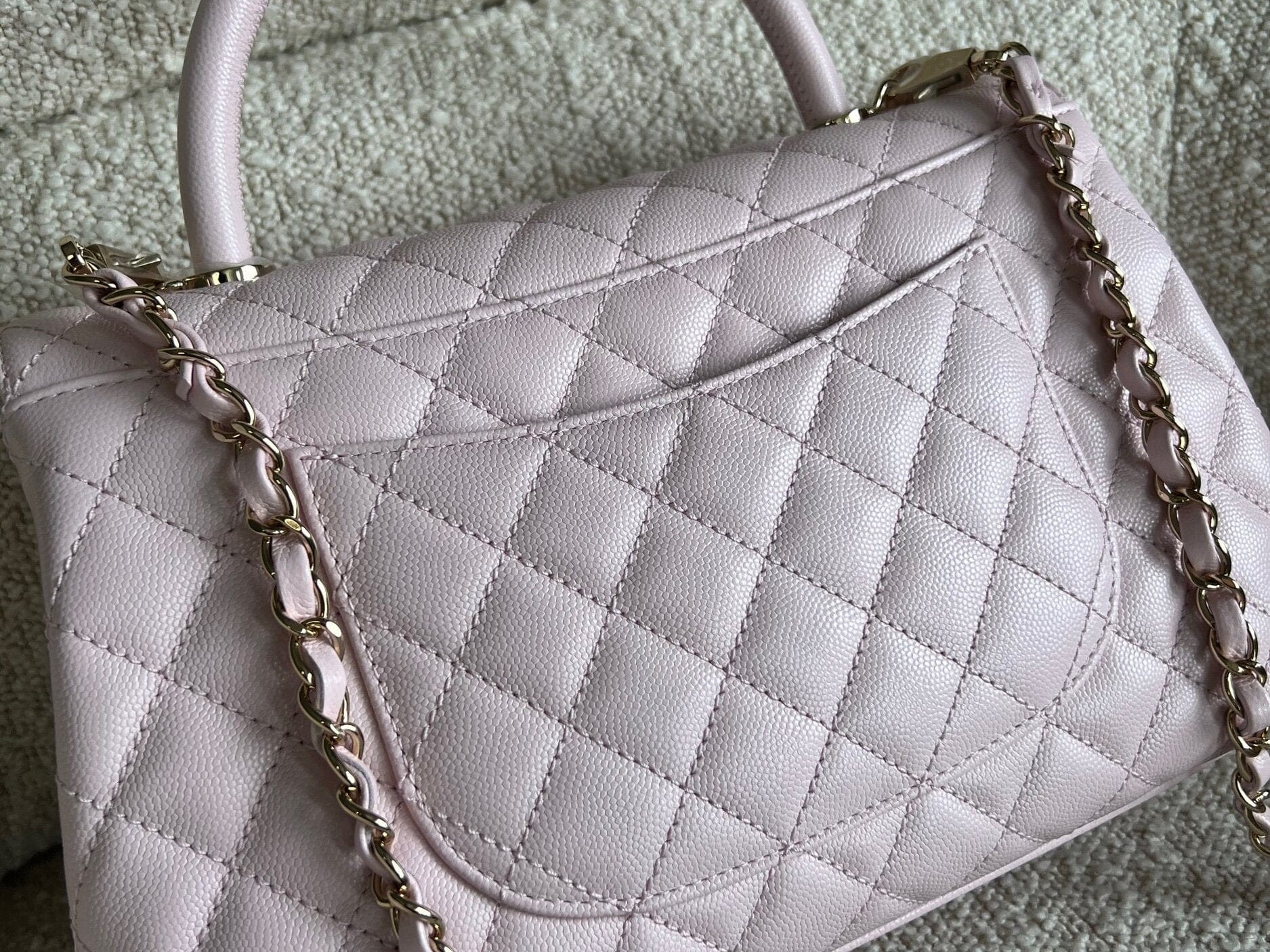CHANEL Handbag 22P Light Pink Caviar Quilted Coco Handle Medium LGHW - Redeluxe
