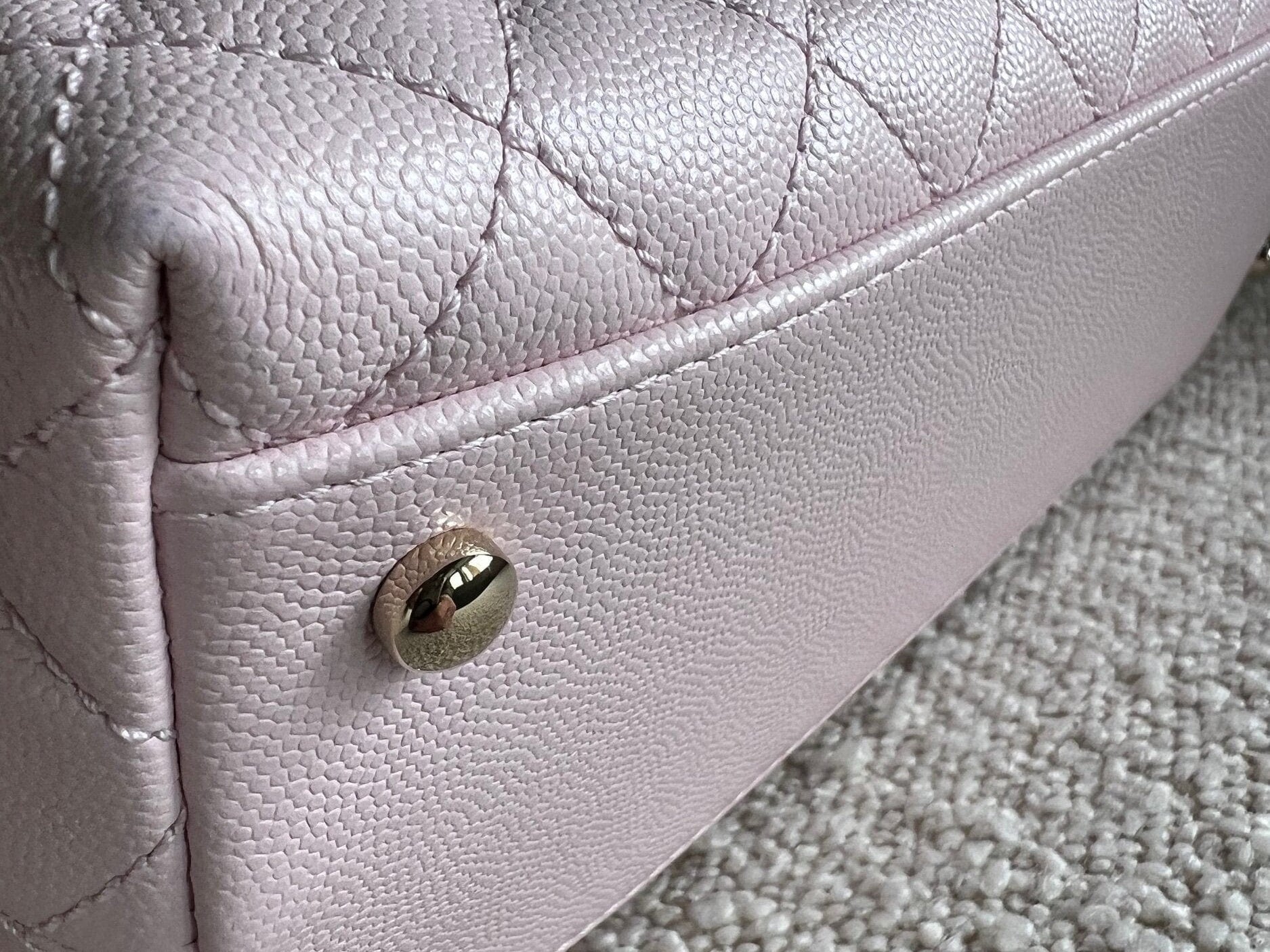 CHANEL Handbag 22P Light Pink Caviar Quilted Coco Handle Medium LGHW - Redeluxe
