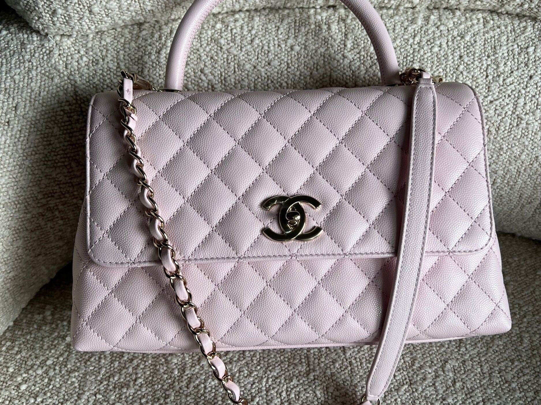CHANEL Handbag 22P Light Pink Caviar Quilted Coco Handle Medium LGHW - Redeluxe