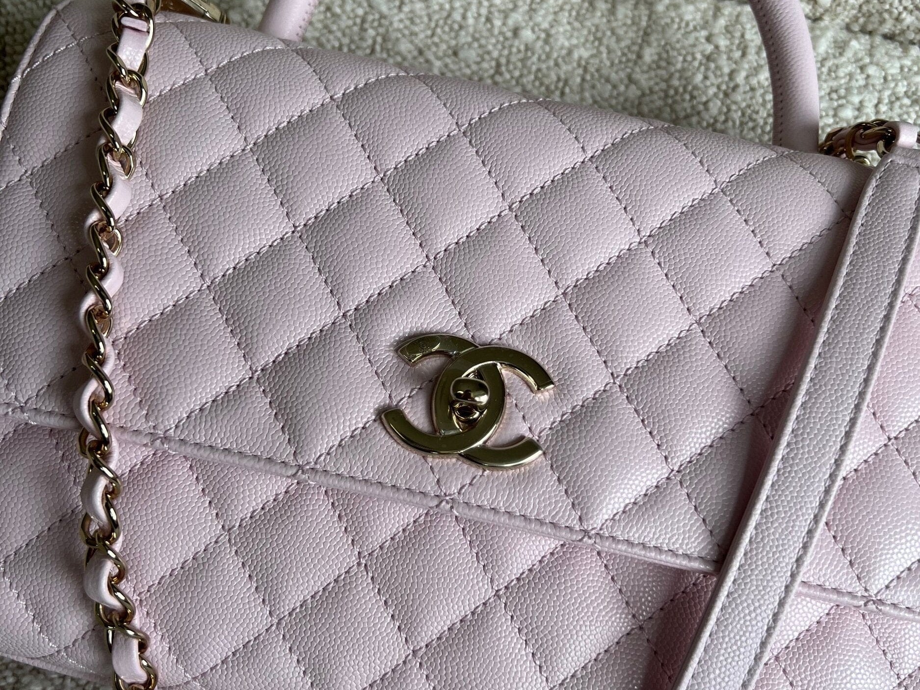 CHANEL Handbag 22P Light Pink Caviar Quilted Coco Handle Medium LGHW - Redeluxe