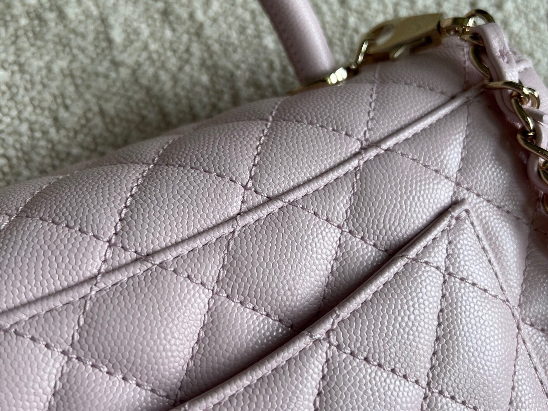 CHANEL Handbag 22P Light Pink Caviar Quilted Coco Handle Medium LGHW - Redeluxe