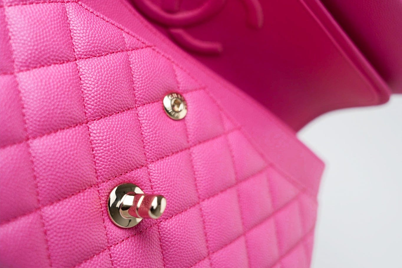 CHANEL Handbag 22P Pink Caviar Quilted Classic Flap Medium Light Gold Hardware - Redeluxe