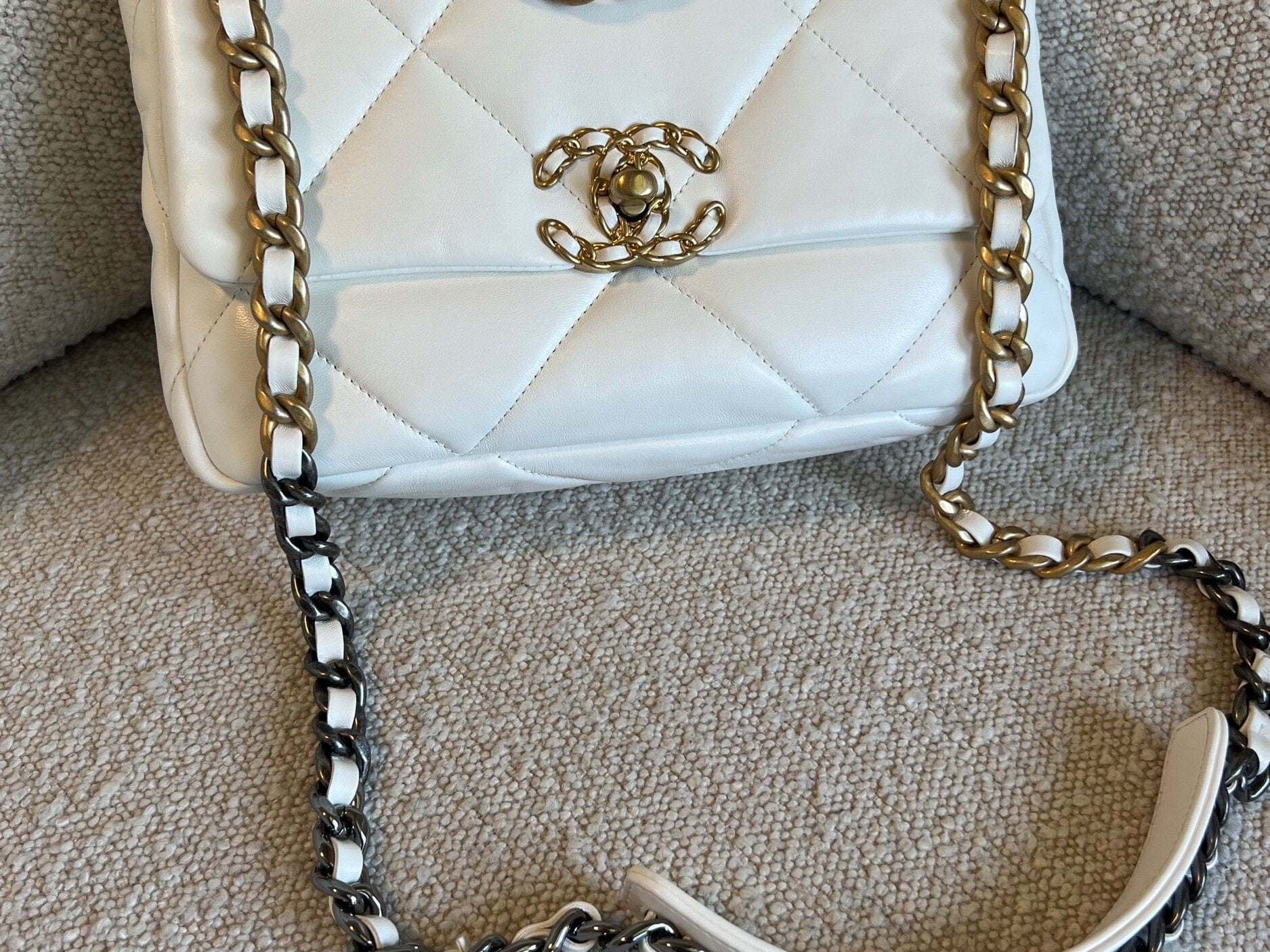 CHANEL Handbag 22P White Lambskin Quilted 19 Flap Small MHW - Redeluxe