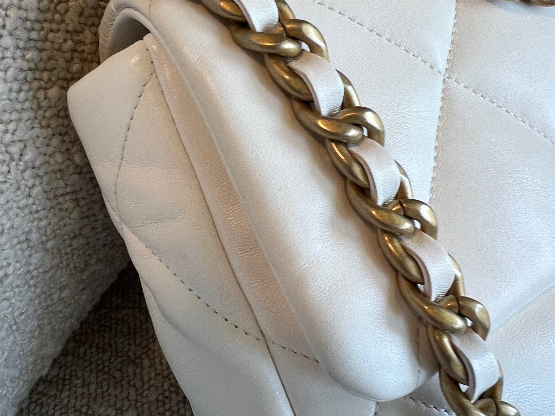 CHANEL Handbag 22P White Lambskin Quilted 19 Flap Small MHW - Redeluxe