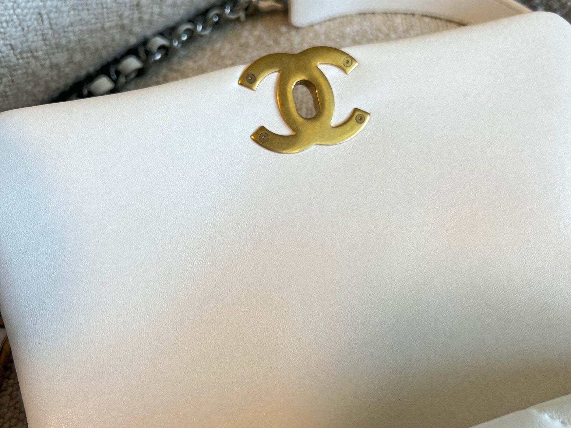 CHANEL Handbag 22P White Lambskin Quilted 19 Flap Small MHW - Redeluxe