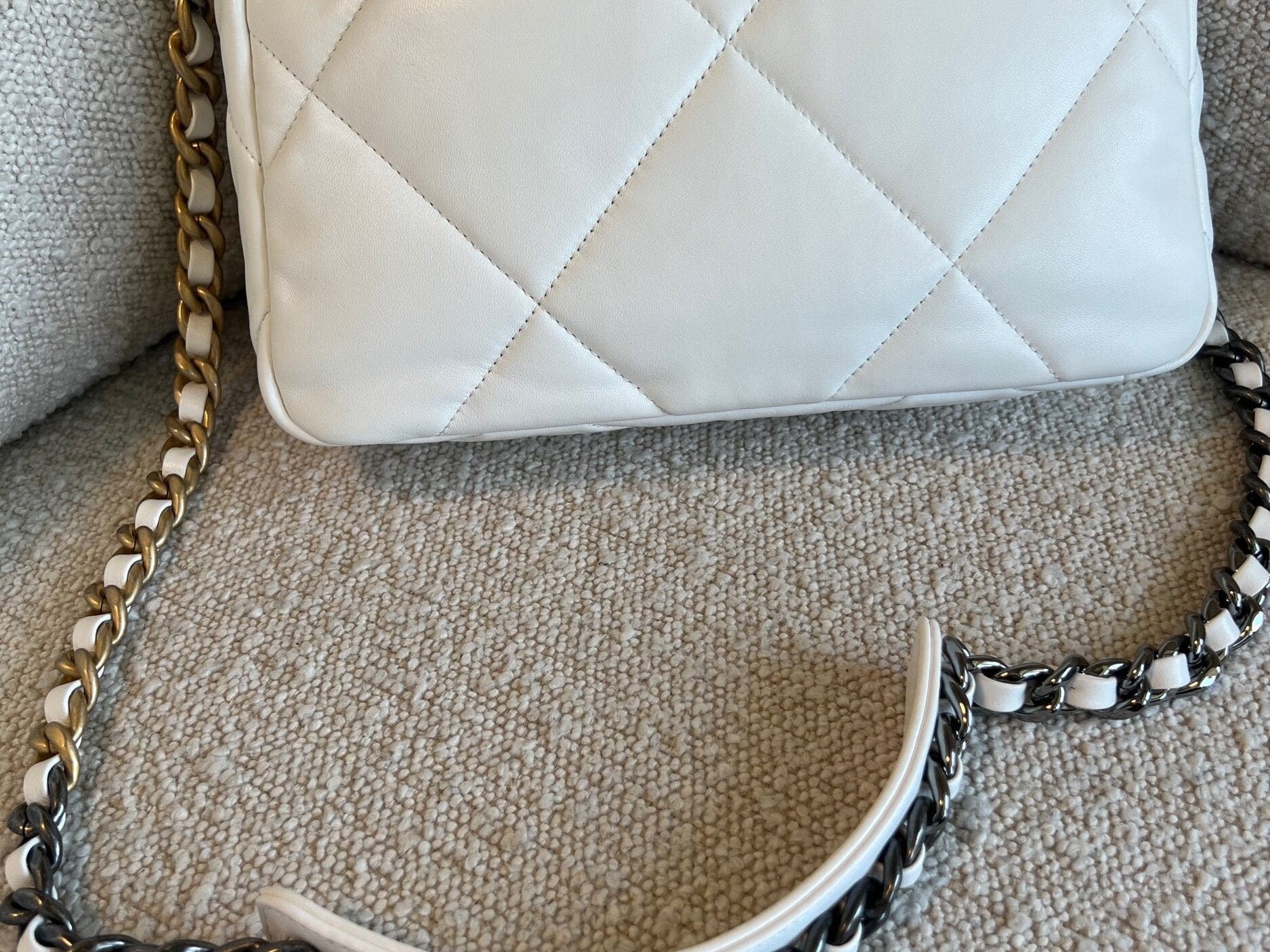 CHANEL Handbag 22P White Lambskin Quilted 19 Flap Small MHW - Redeluxe