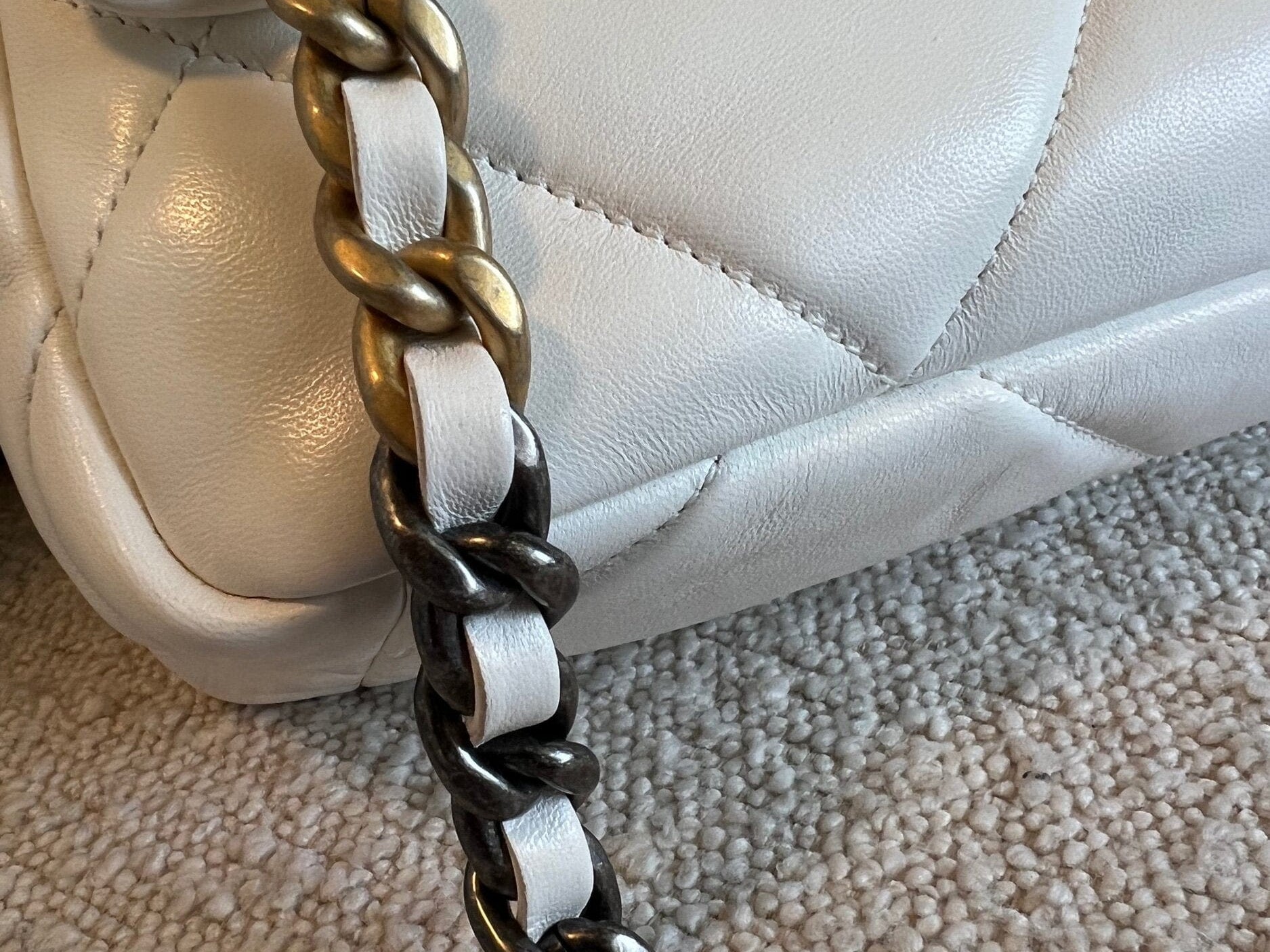 CHANEL Handbag 22P White Lambskin Quilted 19 Flap Small MHW - Redeluxe