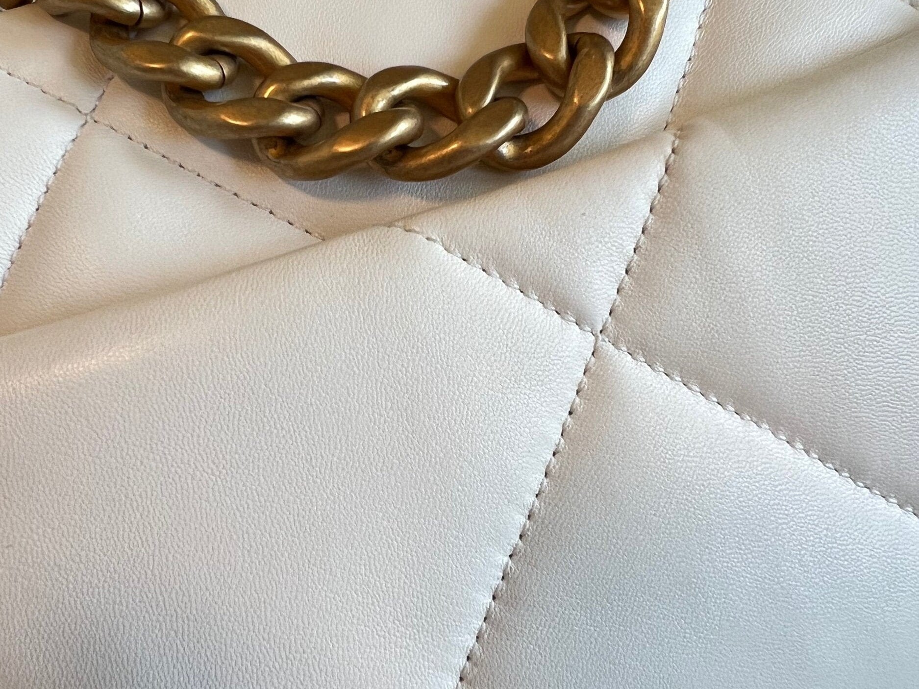 CHANEL Handbag 22P White Lambskin Quilted 19 Flap Small MHW - Redeluxe