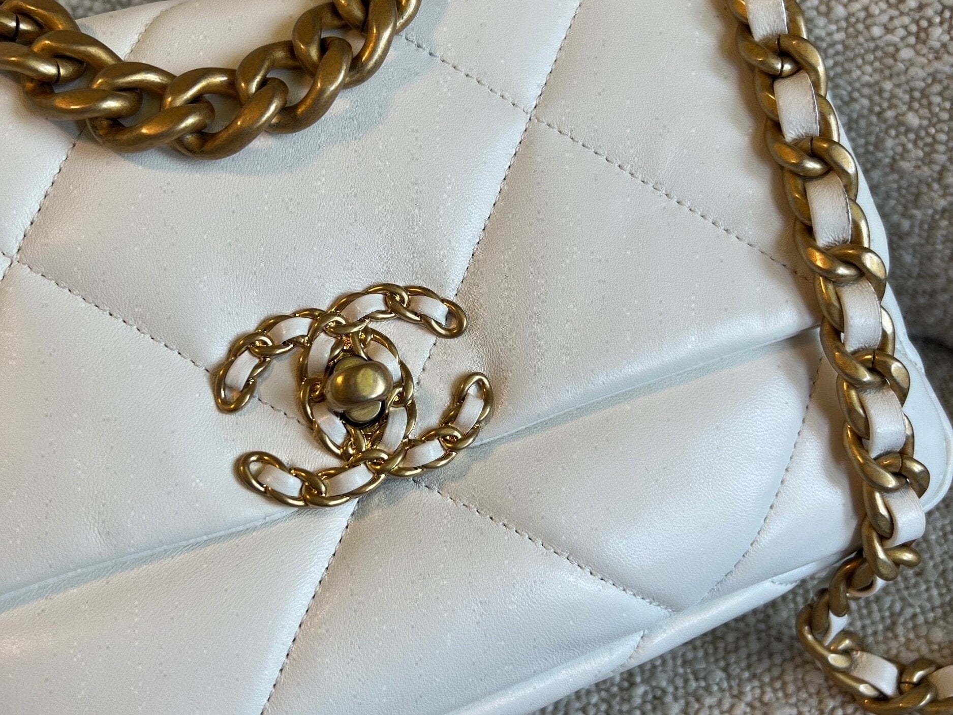 CHANEL Handbag 22P White Lambskin Quilted 19 Flap Small MHW - Redeluxe