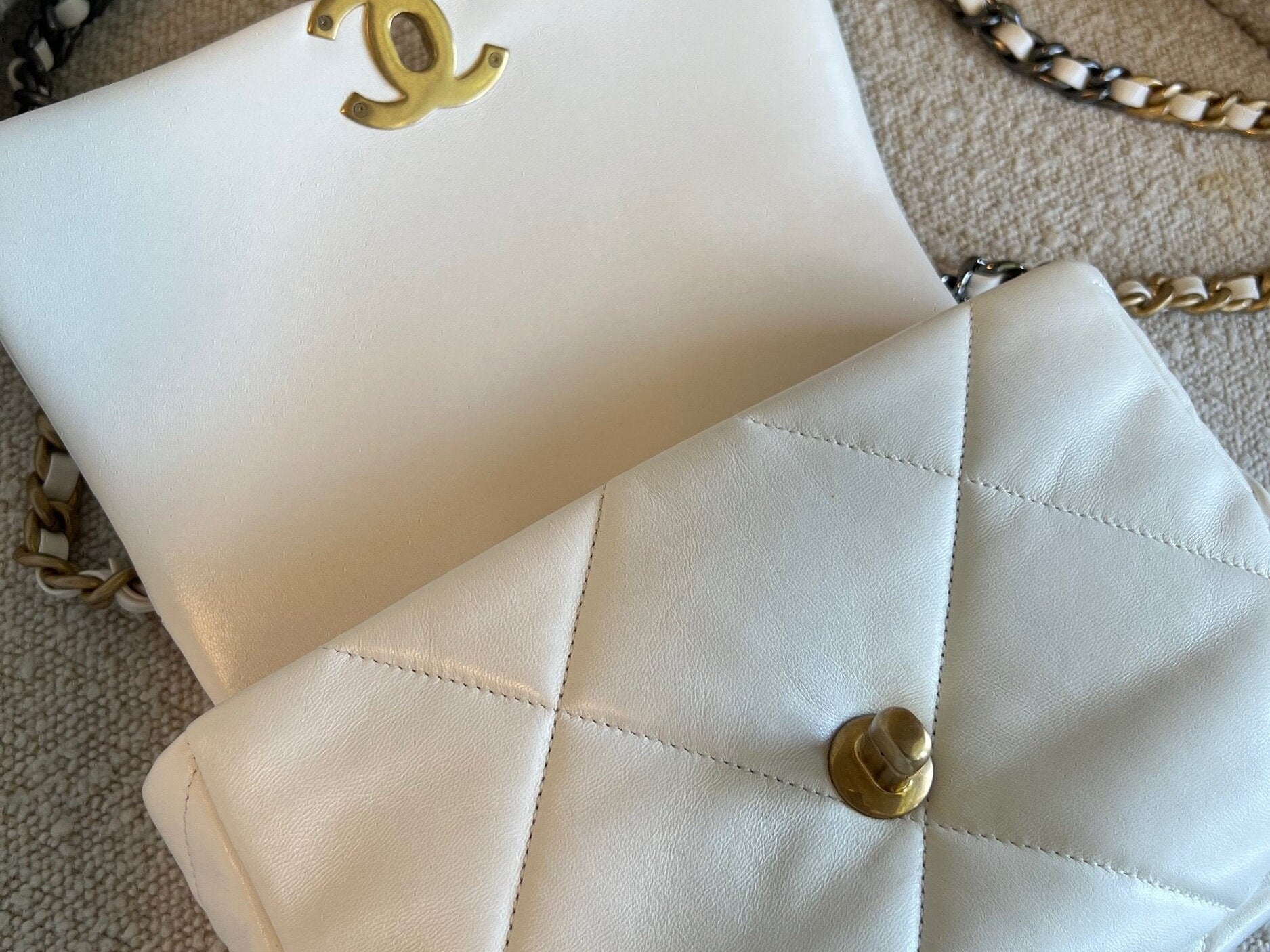 CHANEL Handbag 22P White Lambskin Quilted 19 Flap Small MHW - Redeluxe