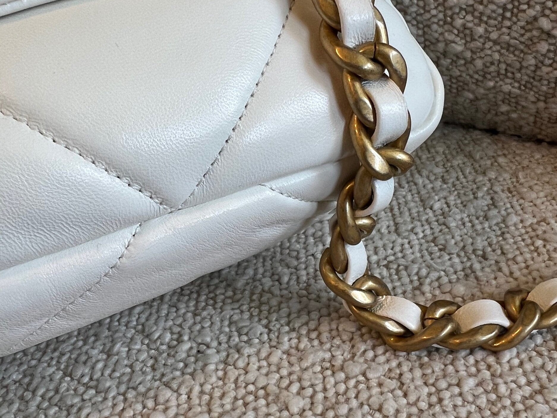 CHANEL Handbag 22P White Lambskin Quilted 19 Flap Small MHW - Redeluxe