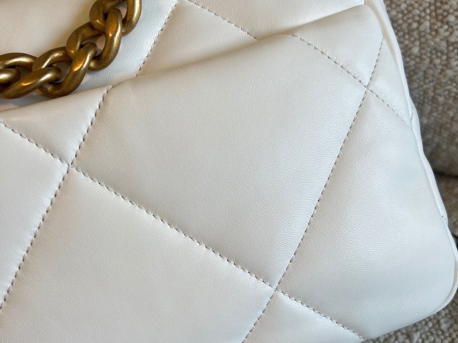 CHANEL Handbag 22P White Lambskin Quilted 19 Flap Small MHW - Redeluxe