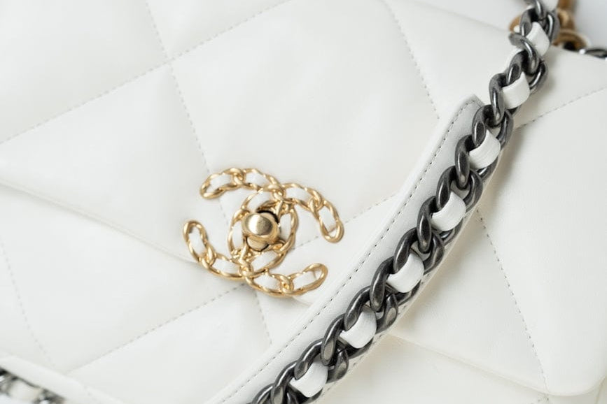 CHANEL Handbag 22P White Lambskin Quilted 19 Flap Small MHW - Redeluxe