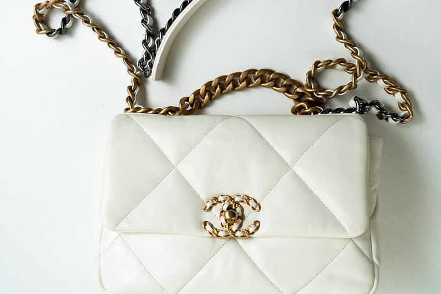 CHANEL Handbag 22P White Lambskin Quilted 19 Flap Small MHW - Redeluxe