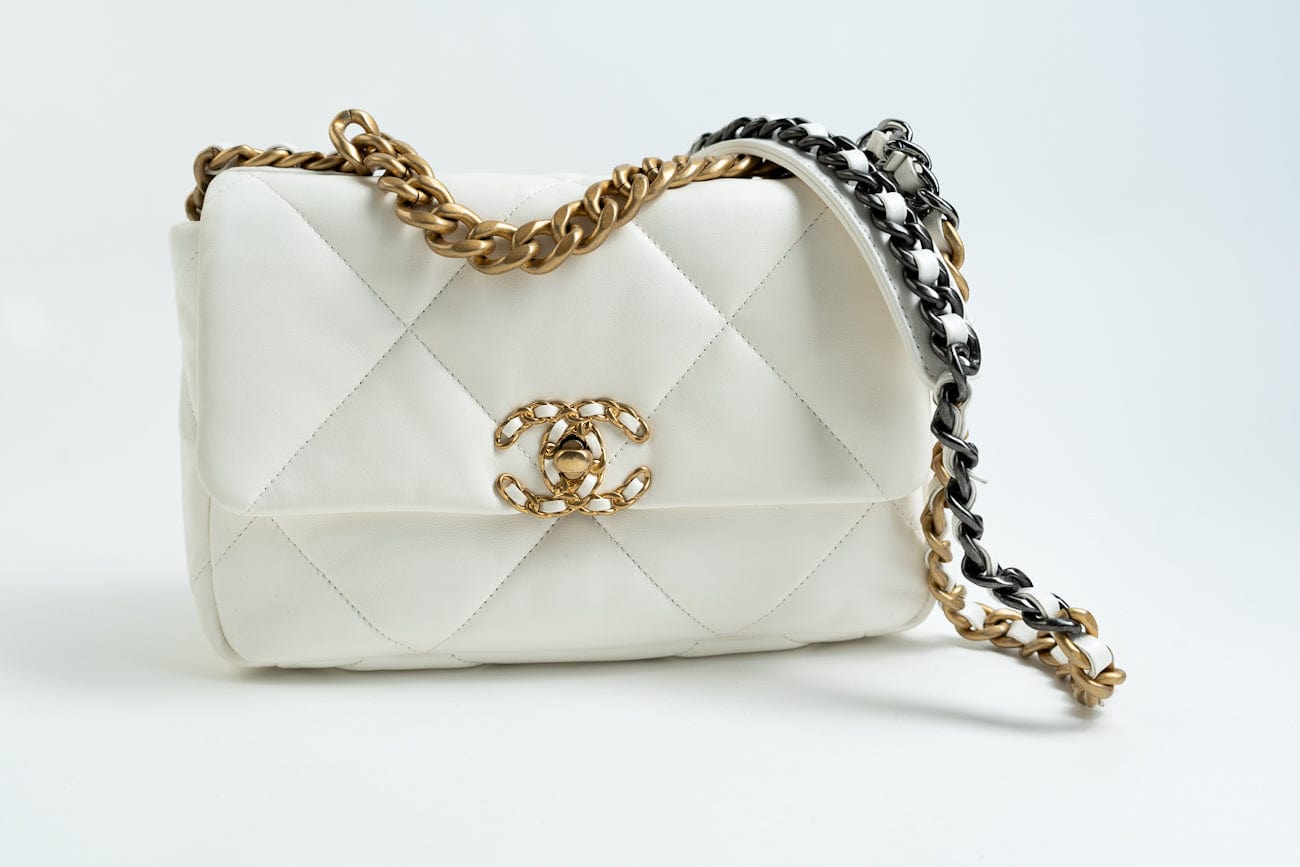 CHANEL Handbag 22P White Lambskin Quilted 19 Flap Small MHW - Redeluxe