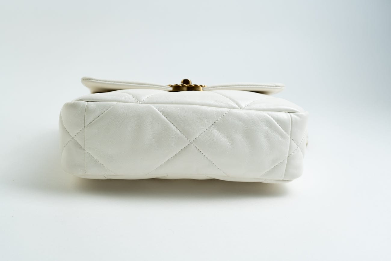 CHANEL Handbag 22P White Lambskin Quilted 19 Flap Small MHW - Redeluxe