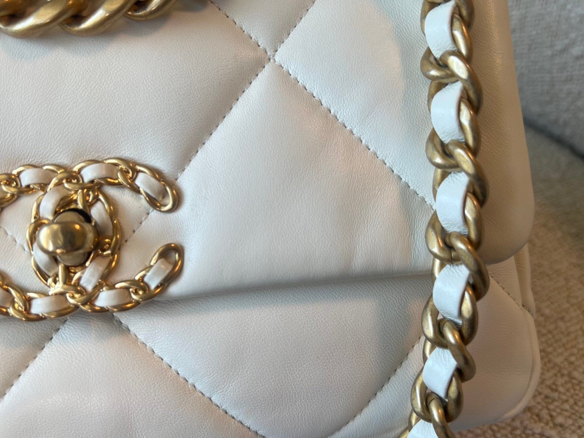 CHANEL Handbag 22P White Lambskin Quilted 19 Flap Small Mixed Hardware - Redeluxe