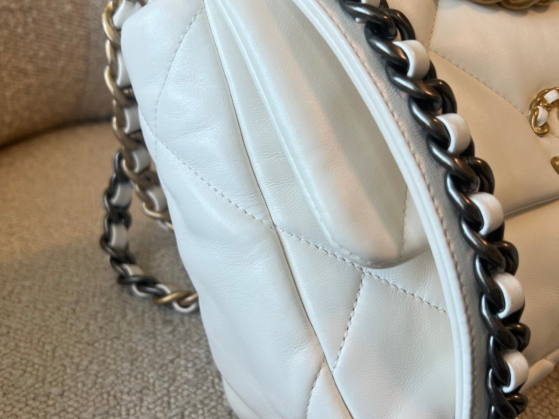 CHANEL Handbag 22P White Lambskin Quilted 19 Flap Small Mixed Hardware - Redeluxe
