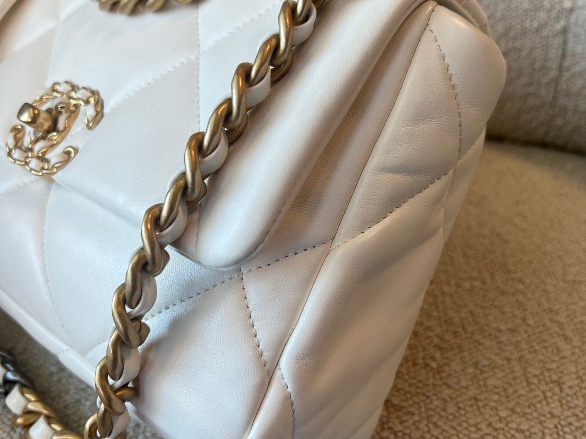 CHANEL Handbag 22P White Lambskin Quilted 19 Flap Small Mixed Hardware - Redeluxe