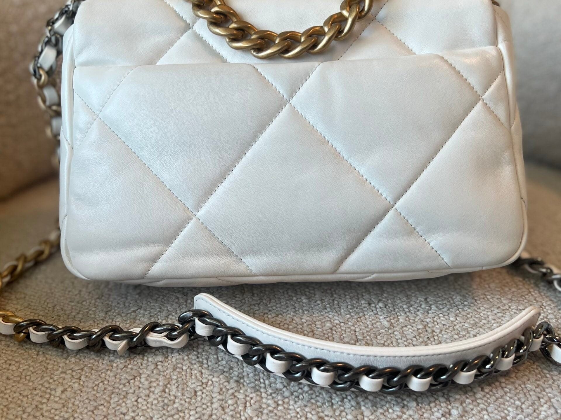 CHANEL Handbag 22P White Lambskin Quilted 19 Flap Small Mixed Hardware - Redeluxe